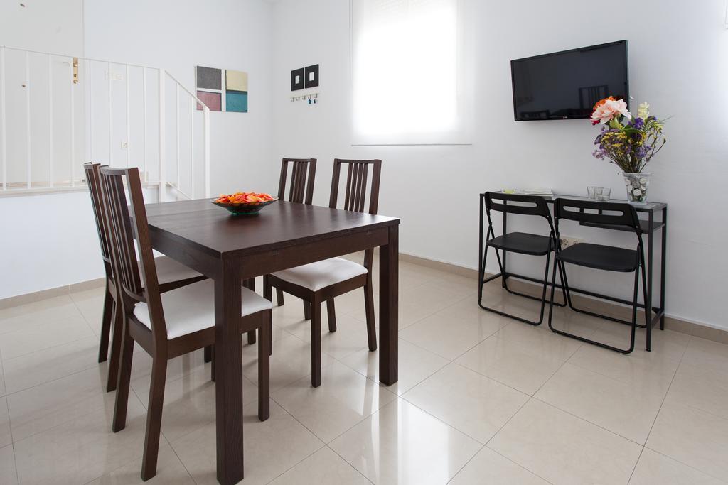 Apartamentos Diaber San Leandro Sevilla Habitación foto