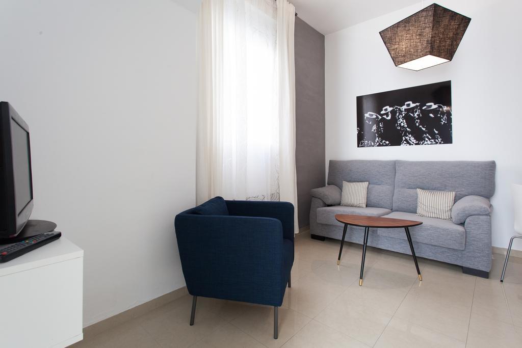 Apartamentos Diaber San Leandro Sevilla Habitación foto